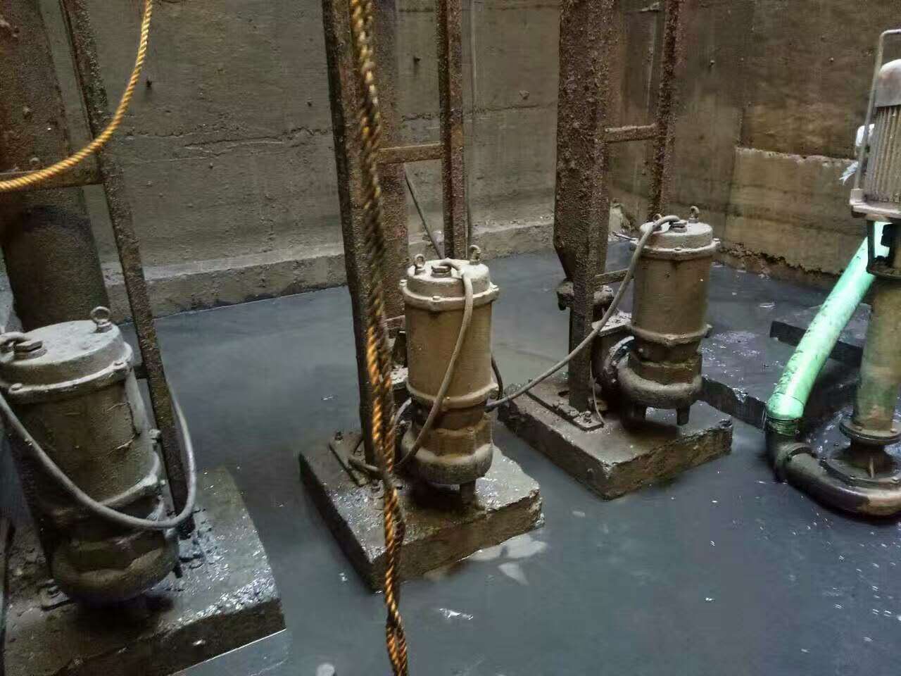 兰坪污水池清理